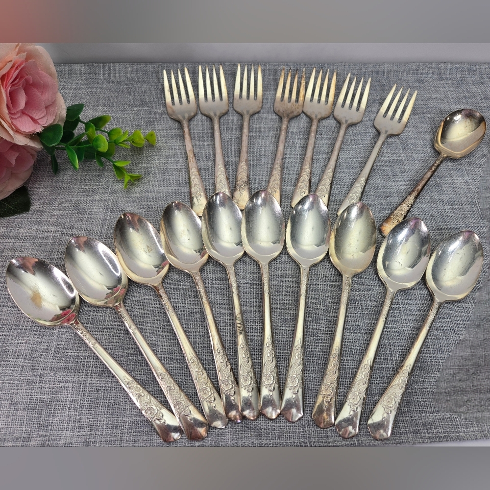 Vintage 1950's Wood Rose Delight Silver Plate flatware Set Of 18 Pcs, Rare!